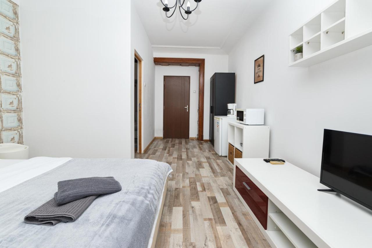 Color Apartments Street Blanari 12 บูคาเรสต์ ภายนอก รูปภาพ