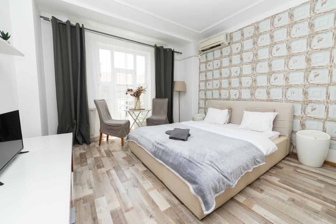 Color Apartments Street Blanari 12 บูคาเรสต์ ภายนอก รูปภาพ