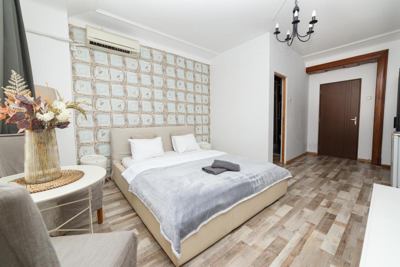 Color Apartments Street Blanari 12 บูคาเรสต์ ภายนอก รูปภาพ