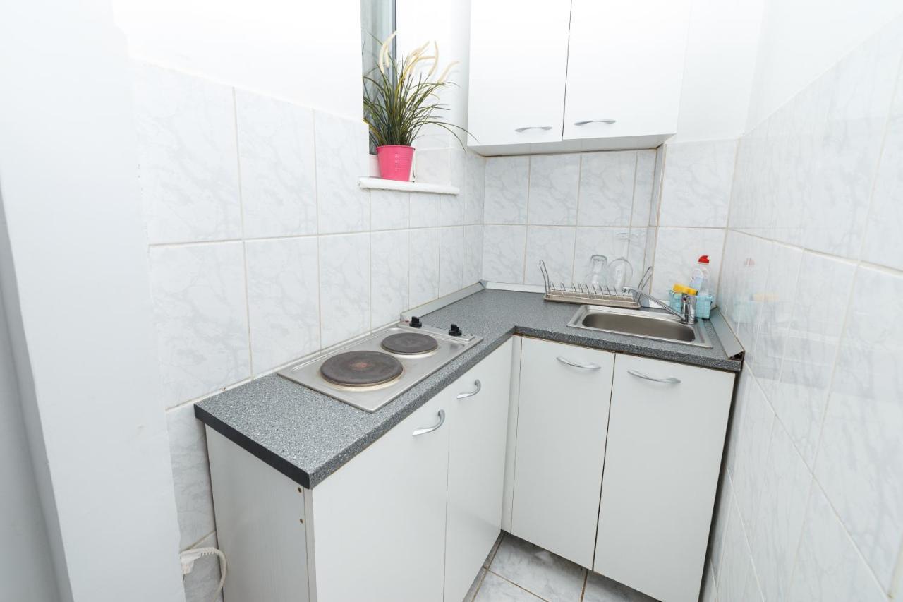 Color Apartments Street Blanari 12 บูคาเรสต์ ภายนอก รูปภาพ