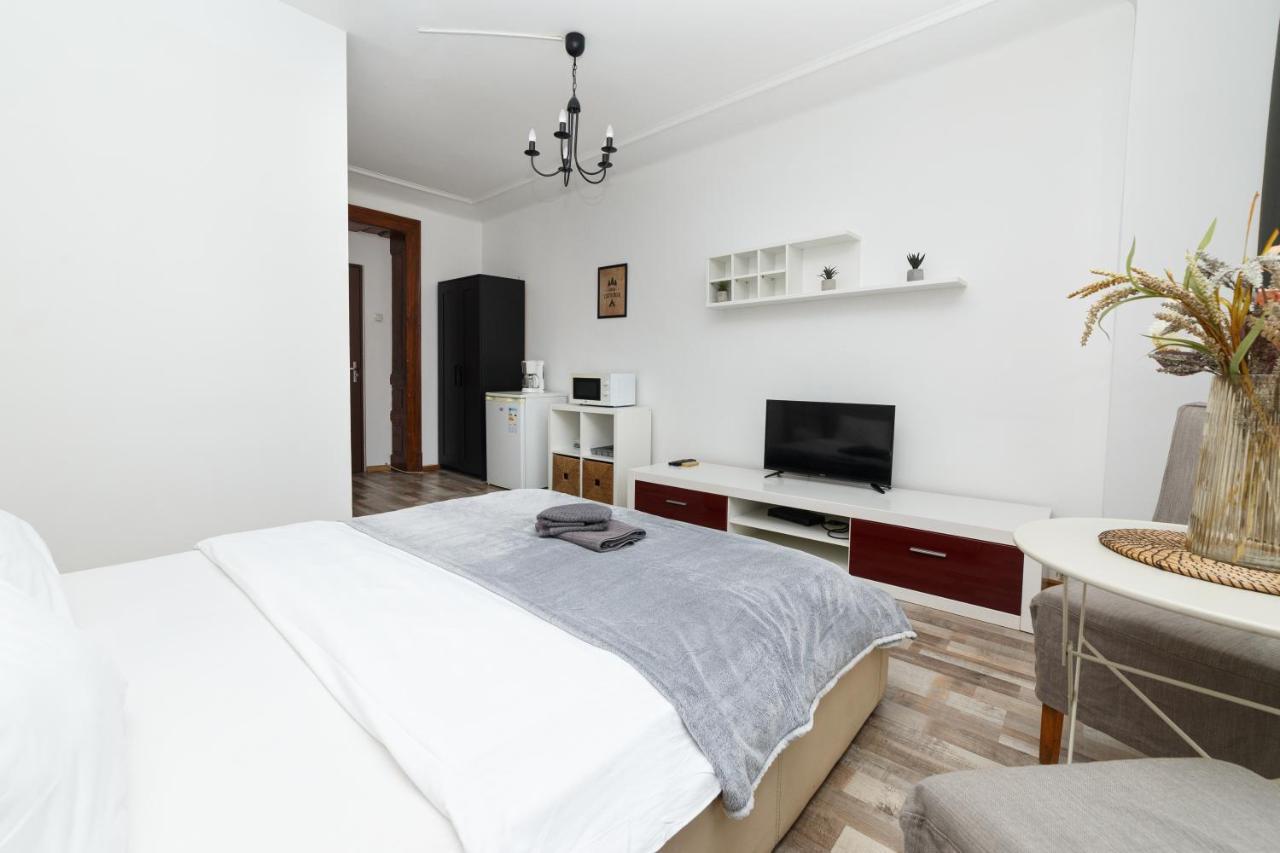 Color Apartments Street Blanari 12 บูคาเรสต์ ภายนอก รูปภาพ