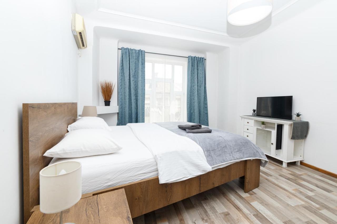 Color Apartments Street Blanari 12 บูคาเรสต์ ภายนอก รูปภาพ