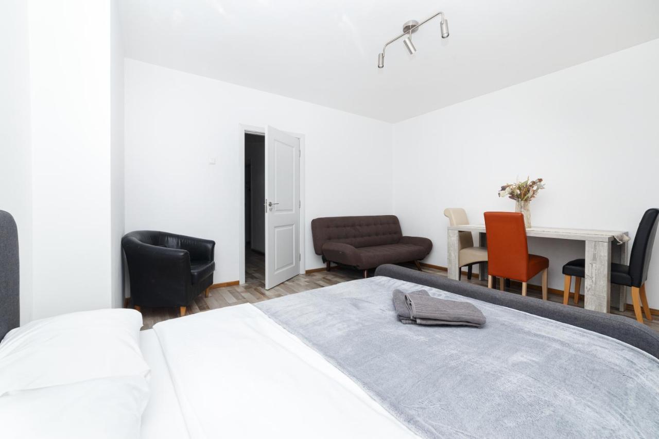 Color Apartments Street Blanari 12 บูคาเรสต์ ภายนอก รูปภาพ