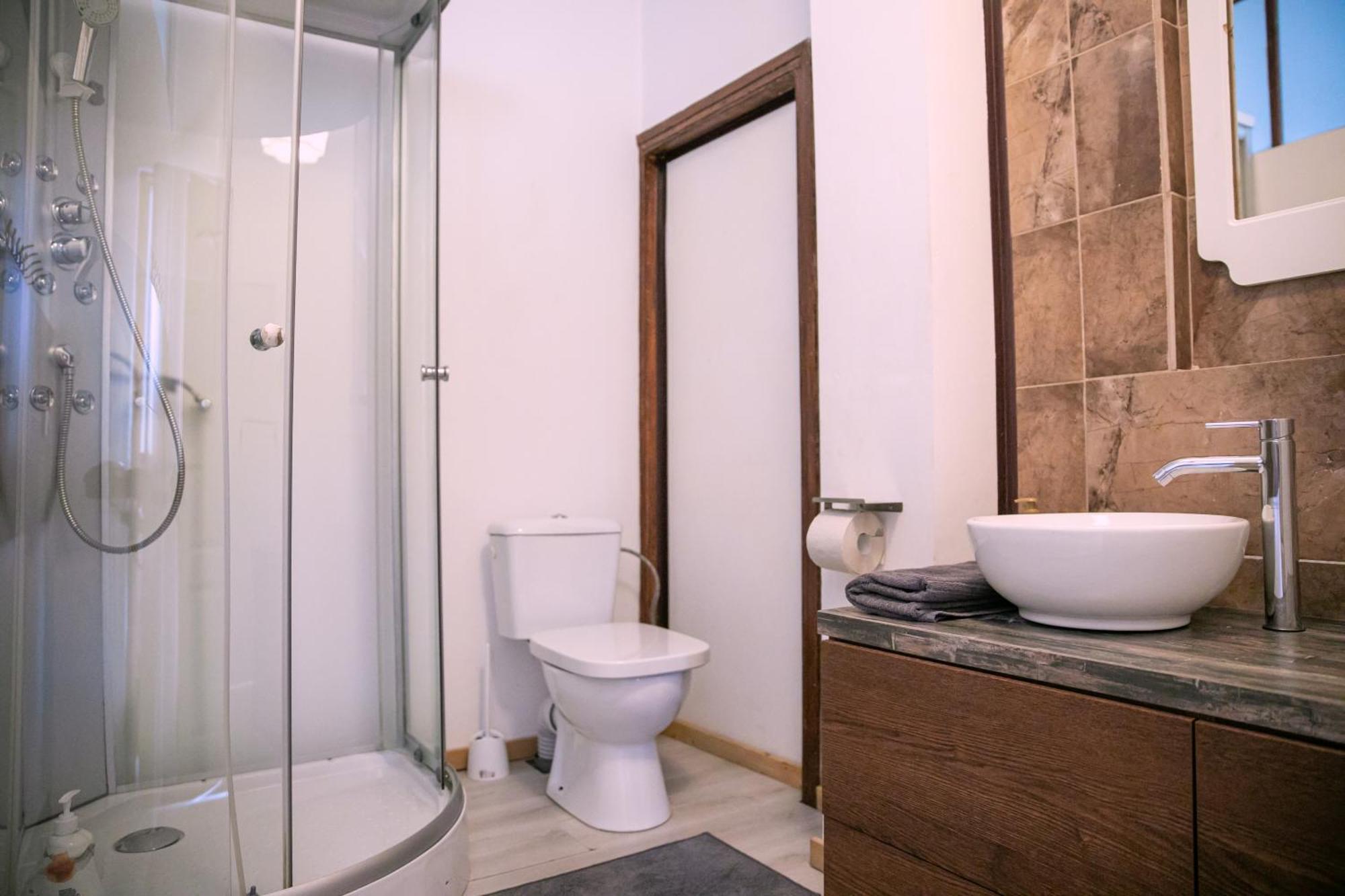 Color Apartments Street Blanari 12 บูคาเรสต์ ภายนอก รูปภาพ