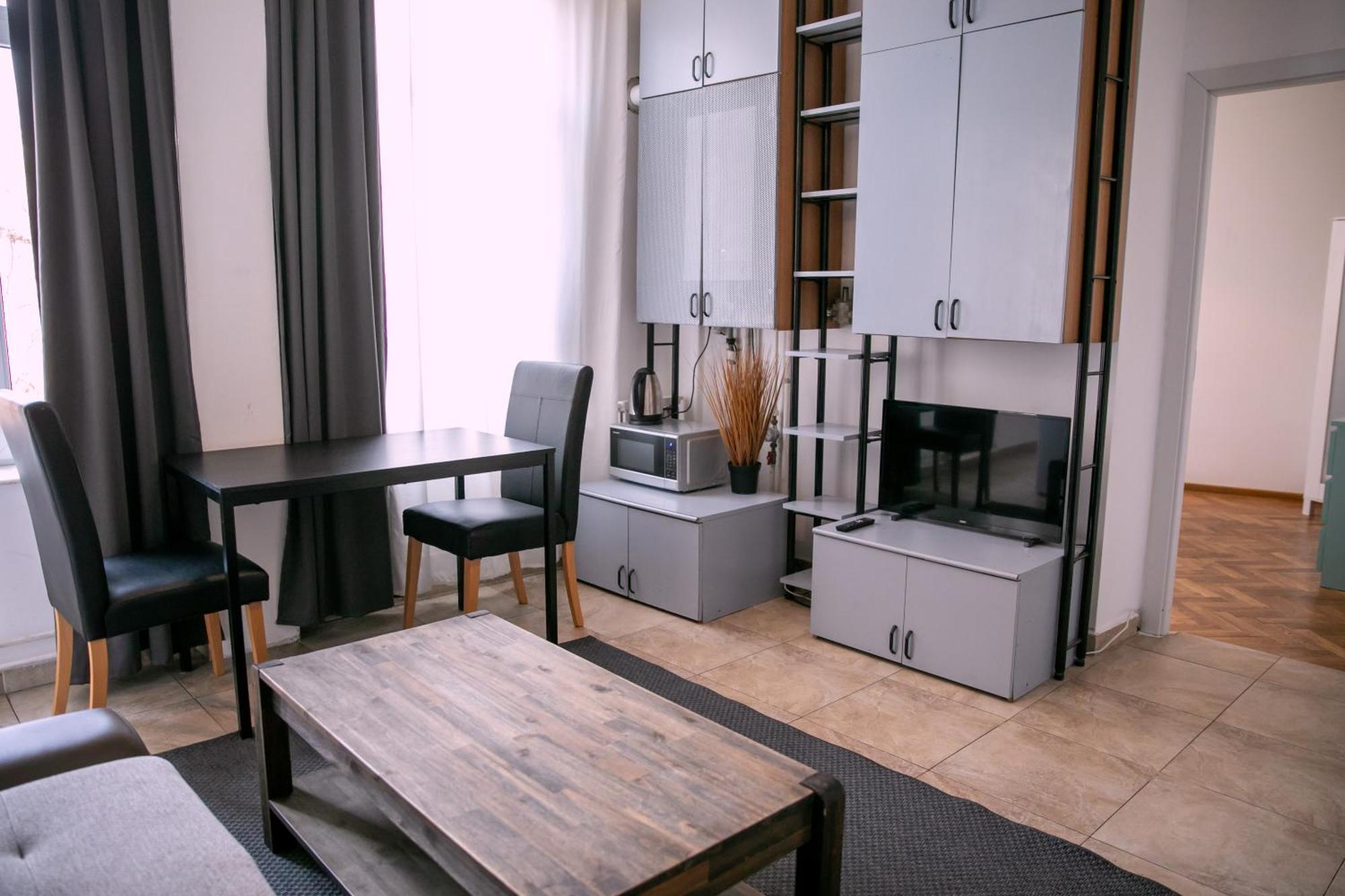 Color Apartments Street Blanari 12 บูคาเรสต์ ภายนอก รูปภาพ