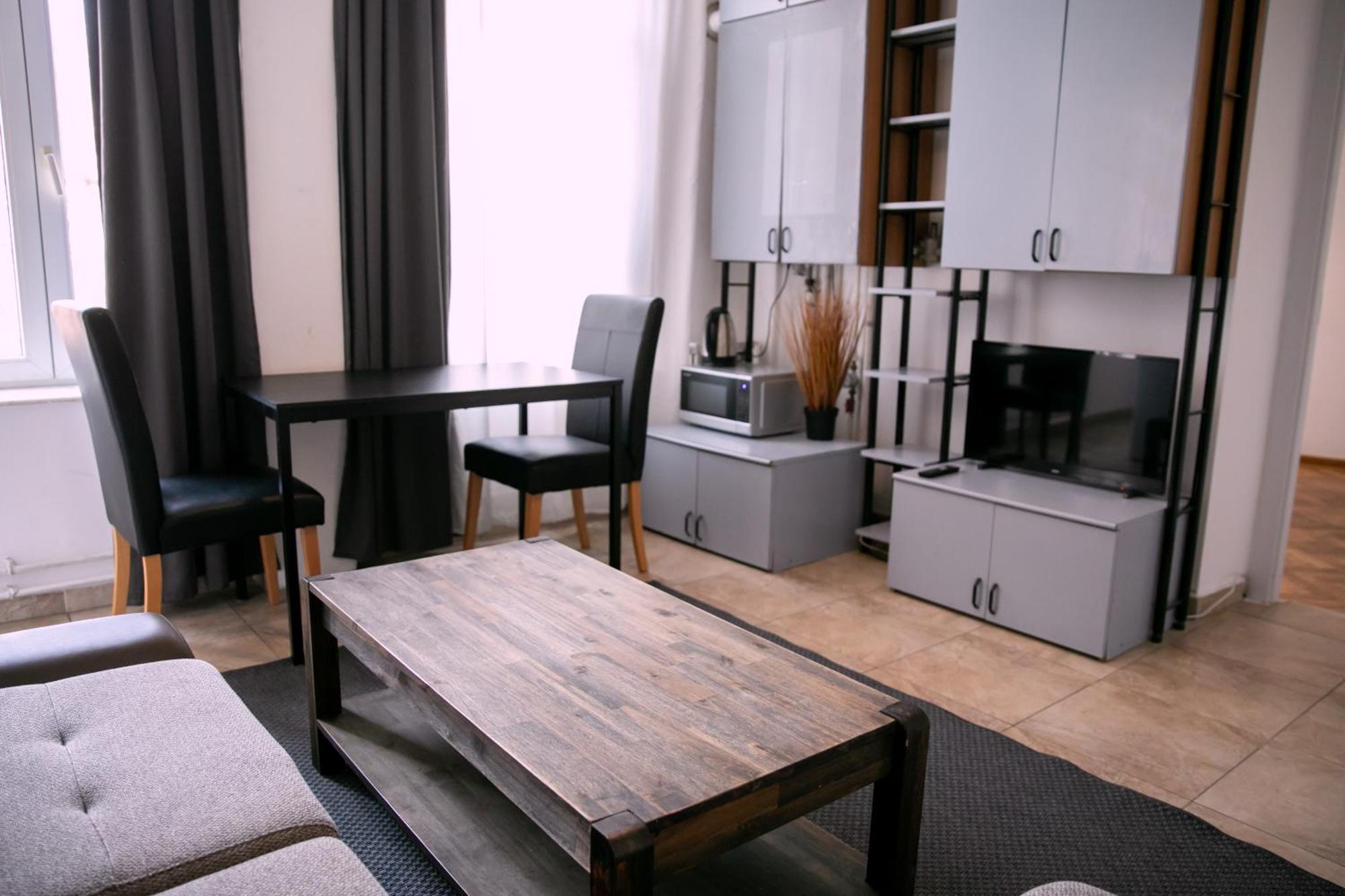 Color Apartments Street Blanari 12 บูคาเรสต์ ภายนอก รูปภาพ