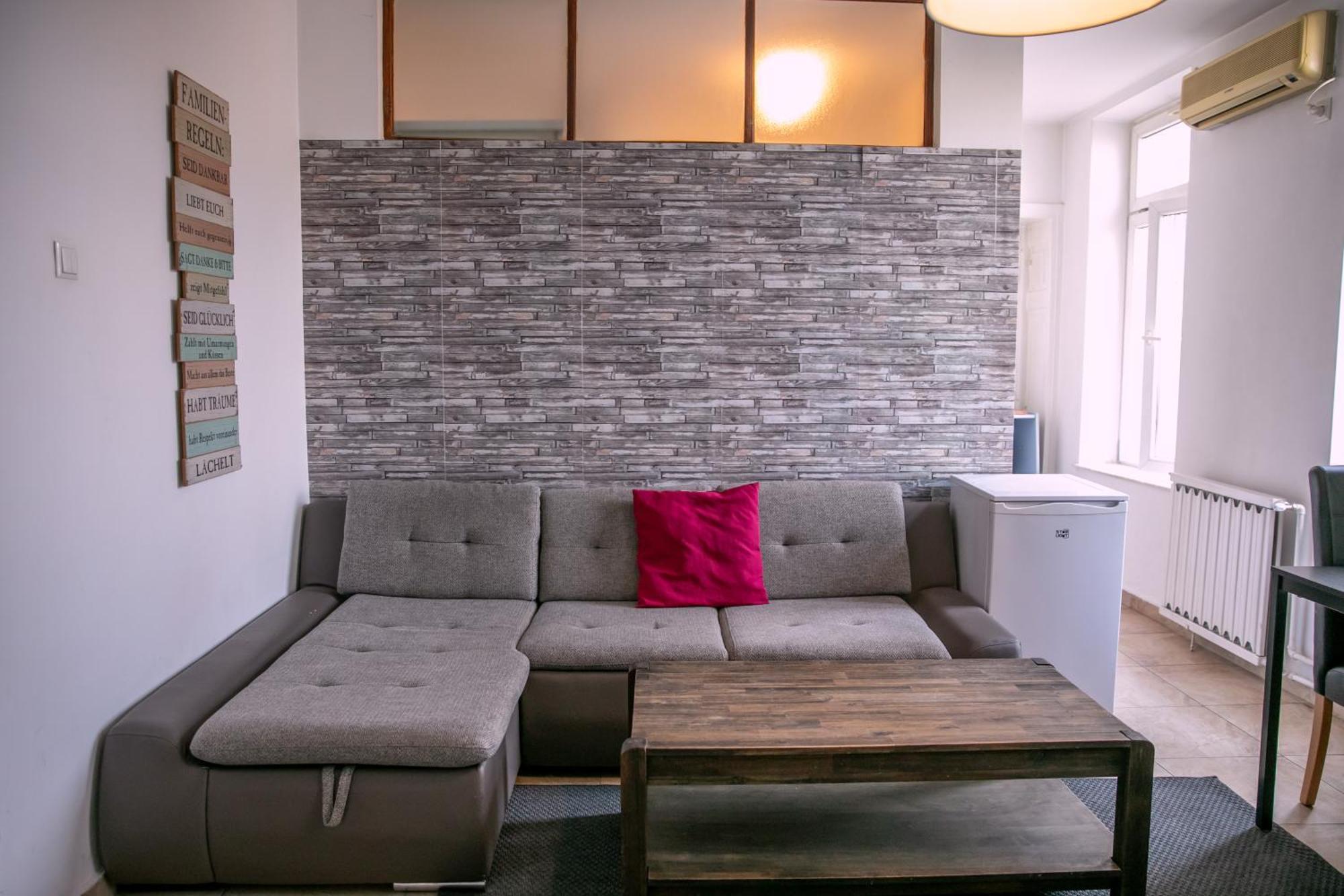 Color Apartments Street Blanari 12 บูคาเรสต์ ภายนอก รูปภาพ