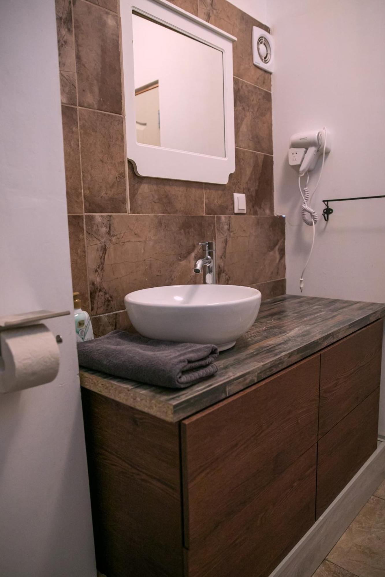 Color Apartments Street Blanari 12 บูคาเรสต์ ภายนอก รูปภาพ