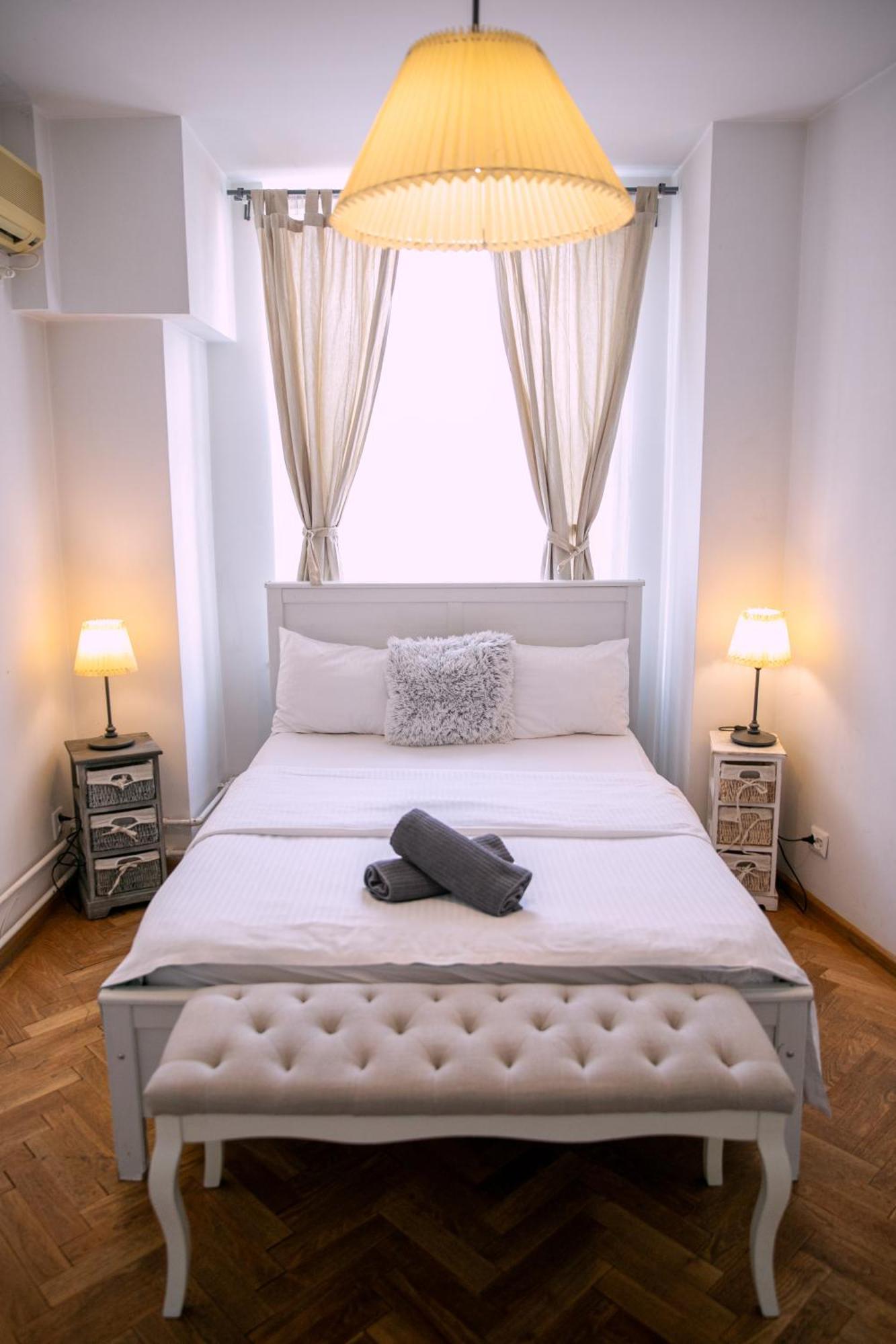 Color Apartments Street Blanari 12 บูคาเรสต์ ภายนอก รูปภาพ