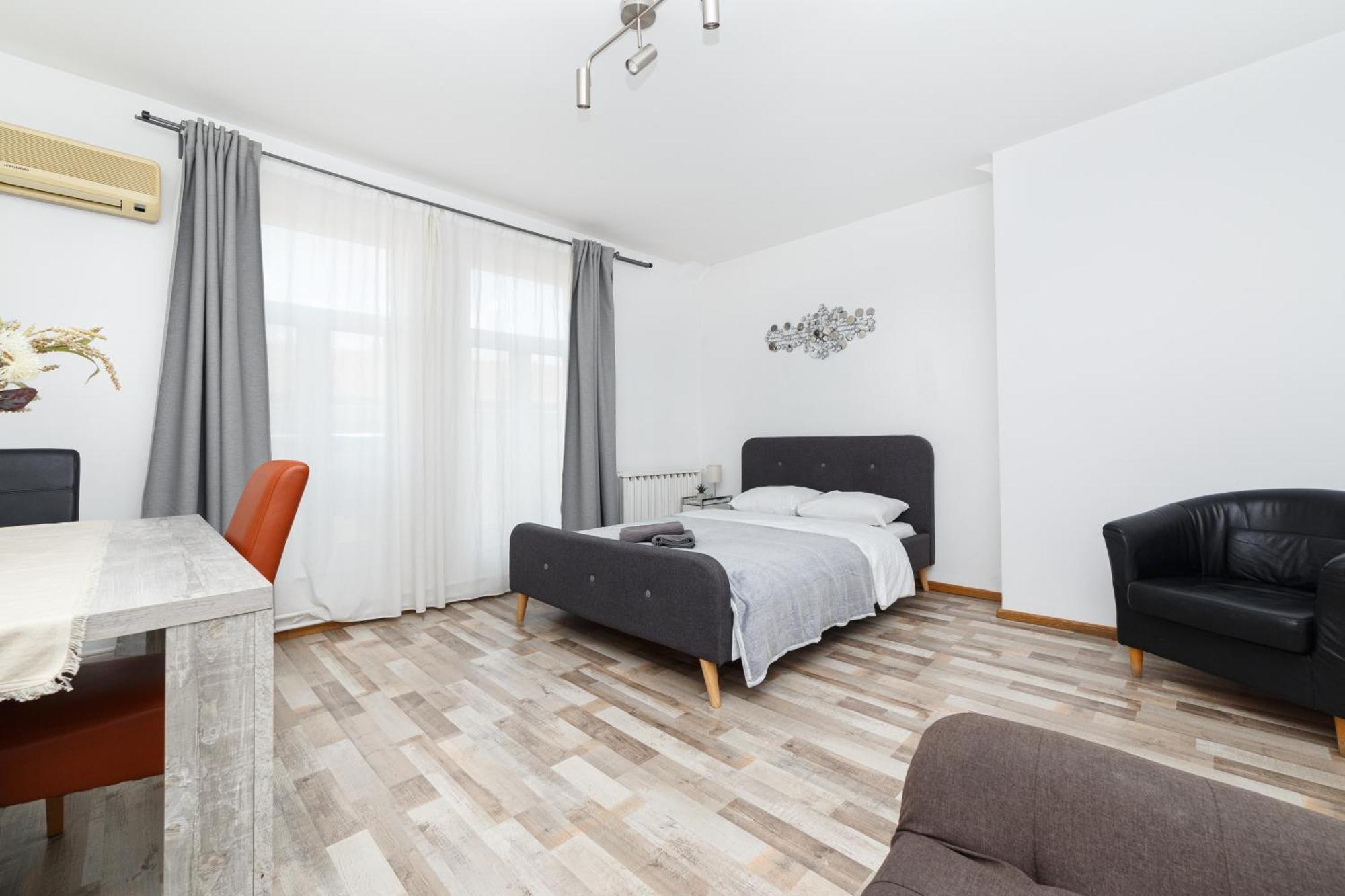 Color Apartments Street Blanari 12 บูคาเรสต์ ภายนอก รูปภาพ