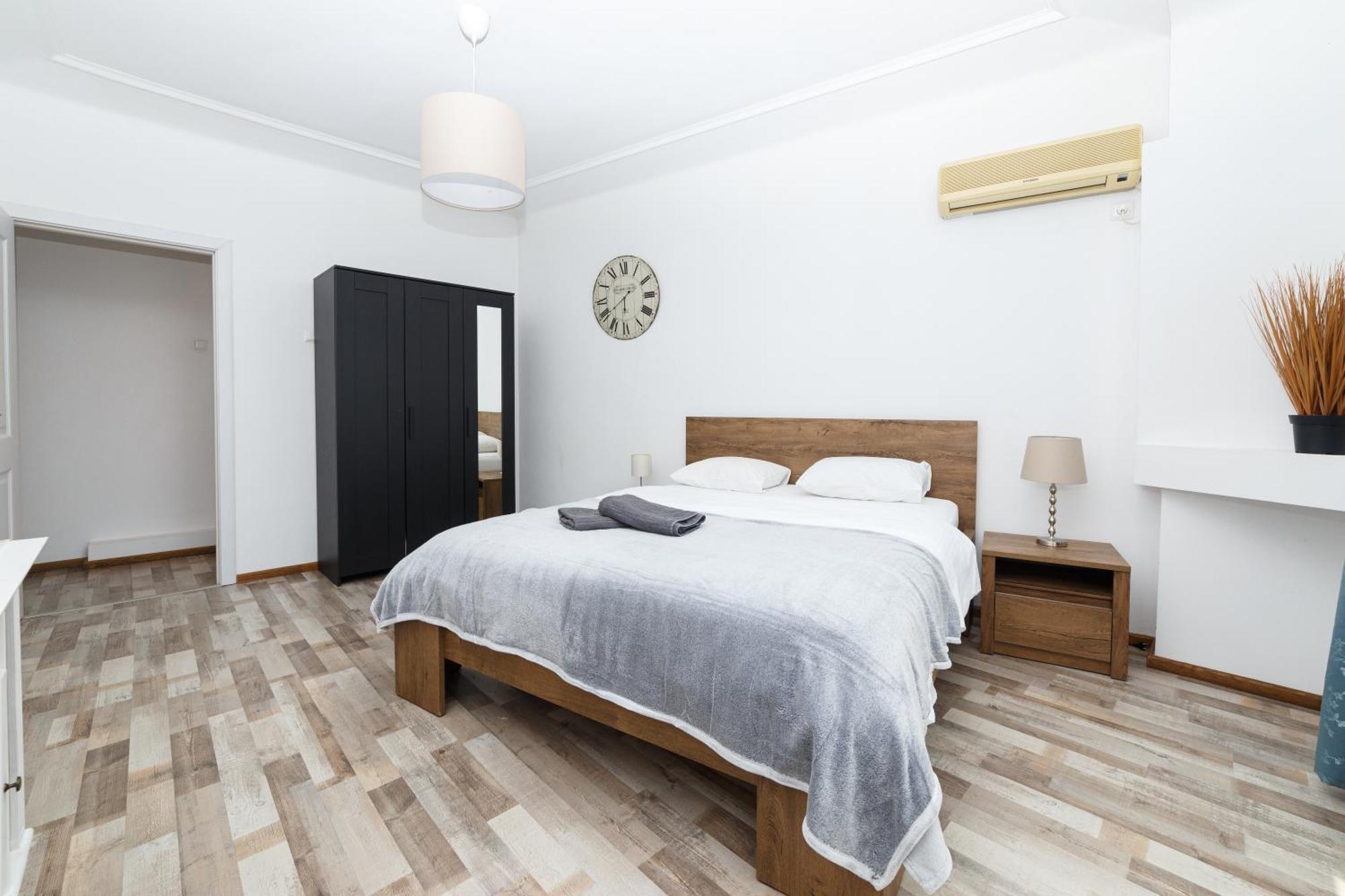 Color Apartments Street Blanari 12 บูคาเรสต์ ภายนอก รูปภาพ