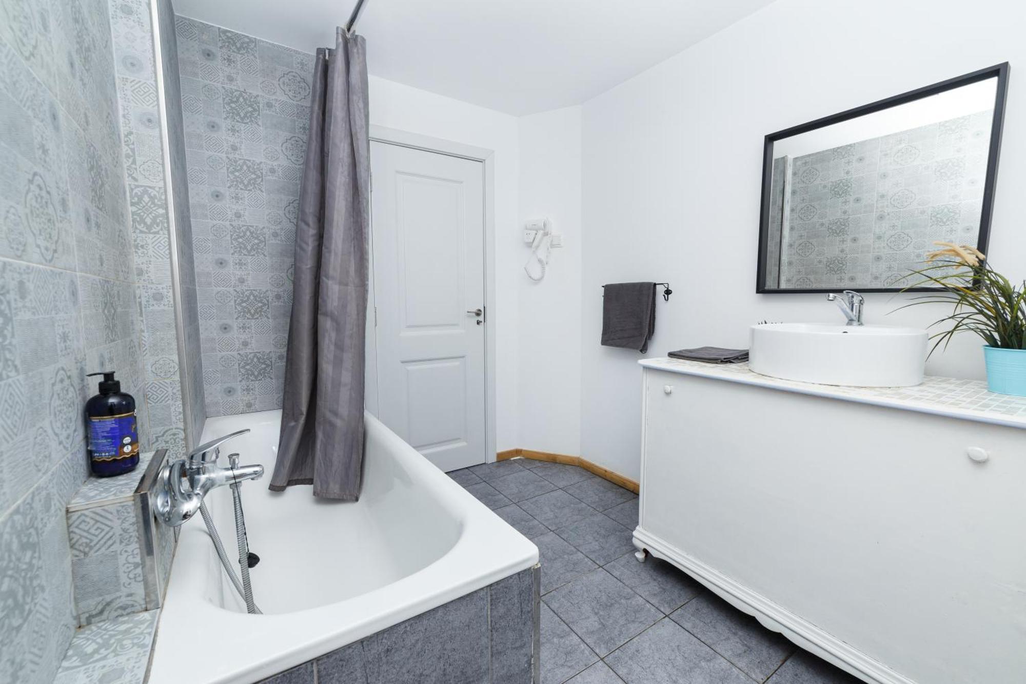 Color Apartments Street Blanari 12 บูคาเรสต์ ภายนอก รูปภาพ