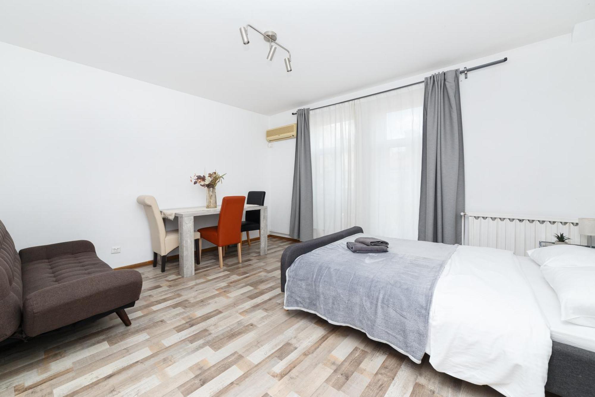 Color Apartments Street Blanari 12 บูคาเรสต์ ภายนอก รูปภาพ